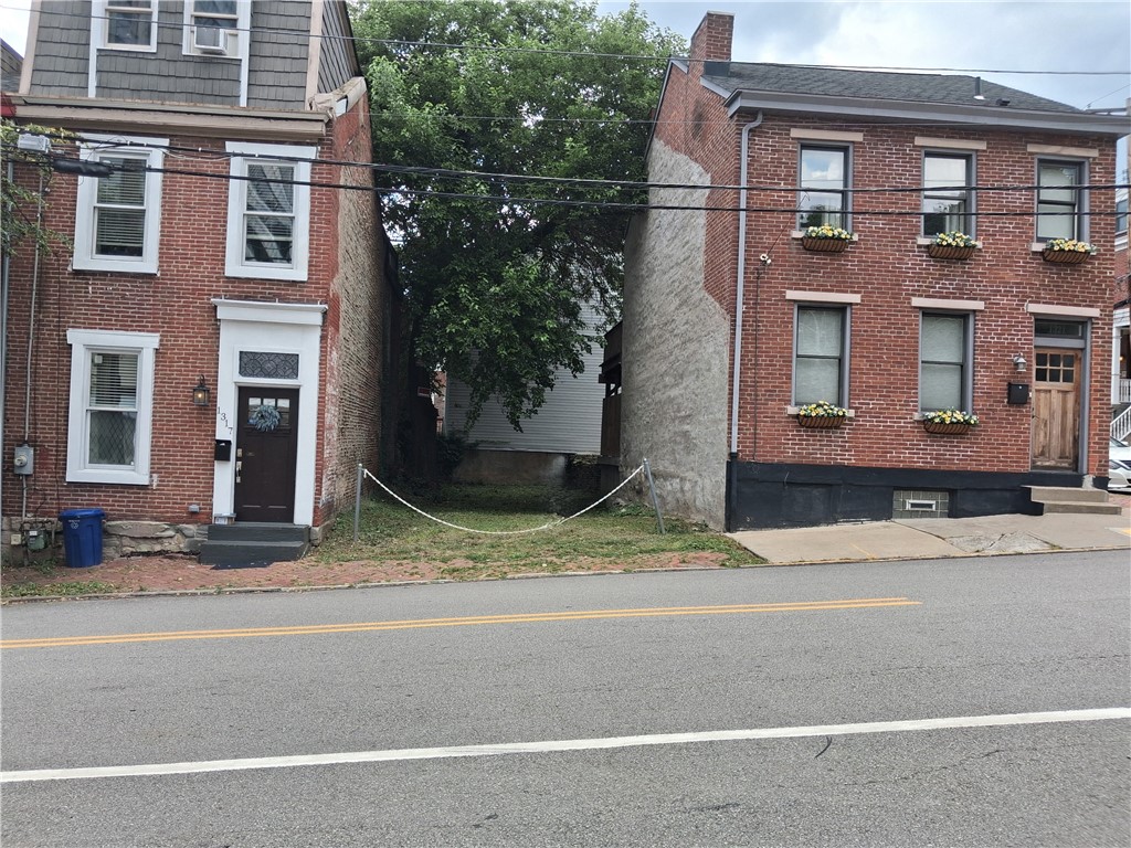 1319 Sandusky St — photo 1
