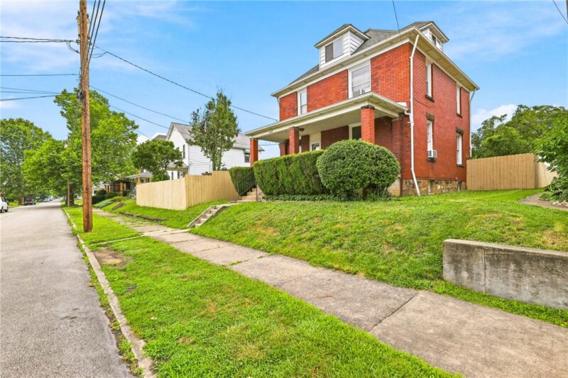 1227 Sycamore St — photo 2