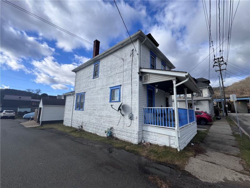 1050 Railroad St — photo 4