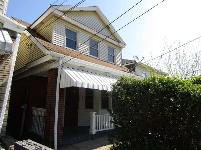 327 Quincy Ave — photo 2