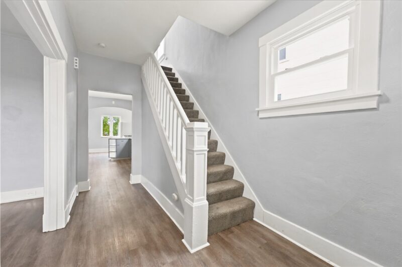 2412 Grandview — photo 3