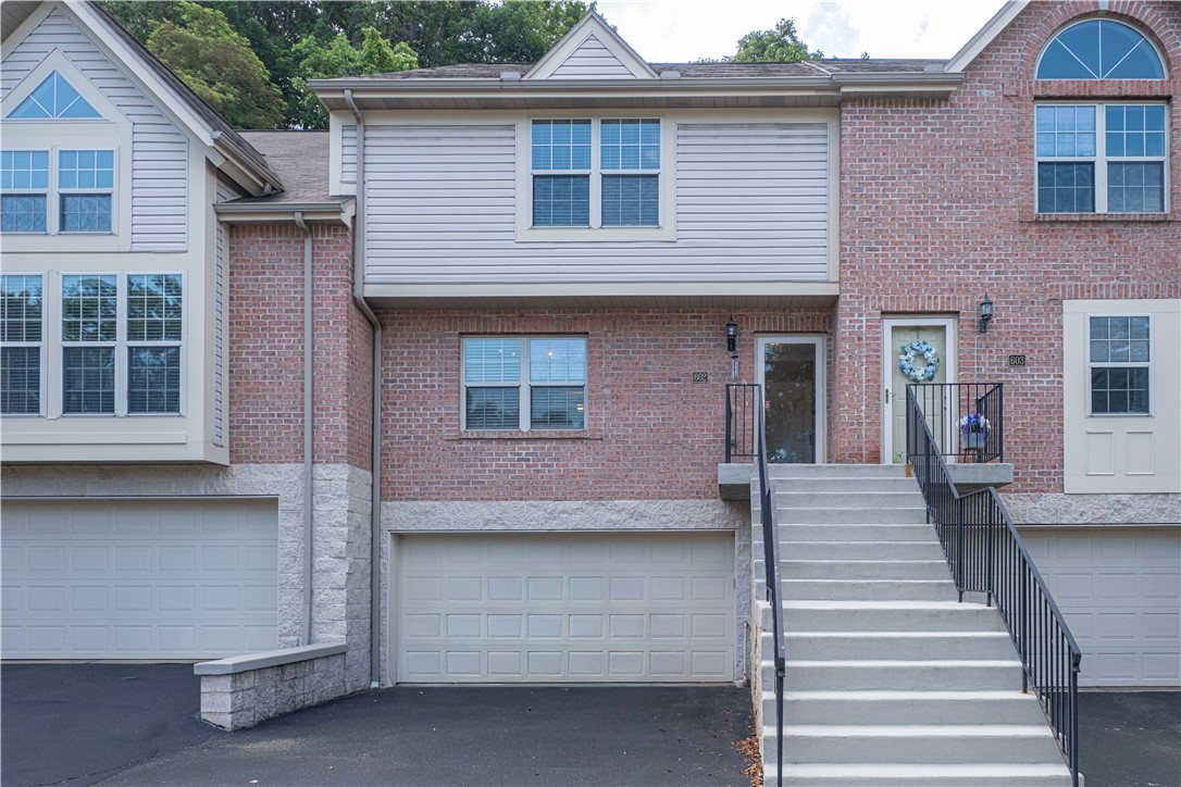 602 Berrington Ct — photo 1