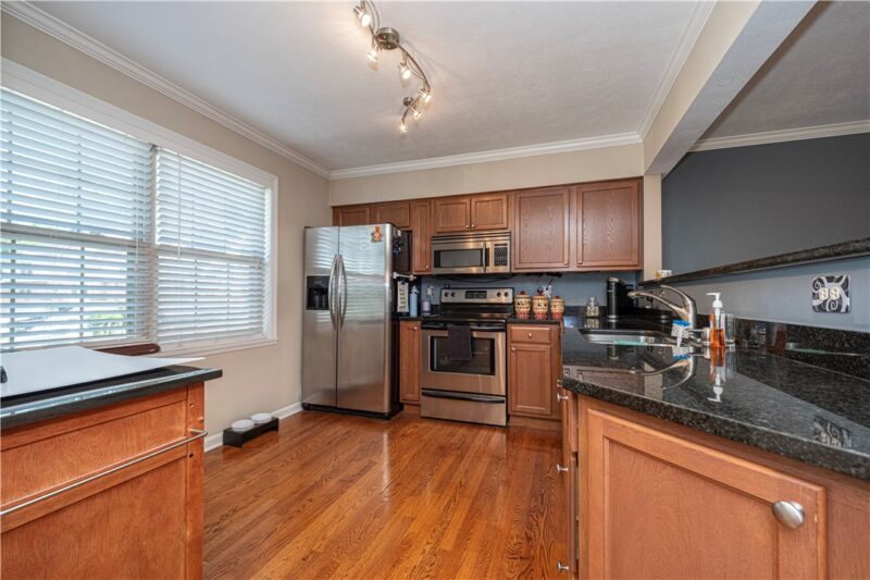 602 Berrington Ct — photo 5