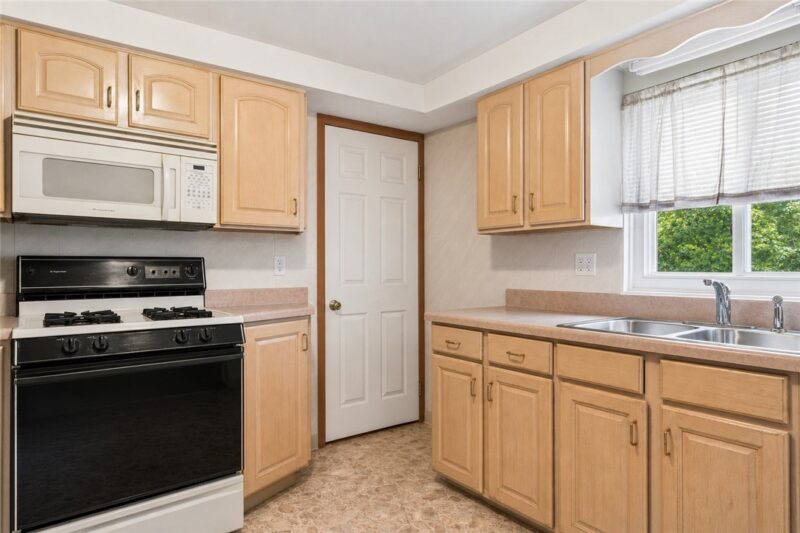 1313 Laurel Hill Drive — photo 8