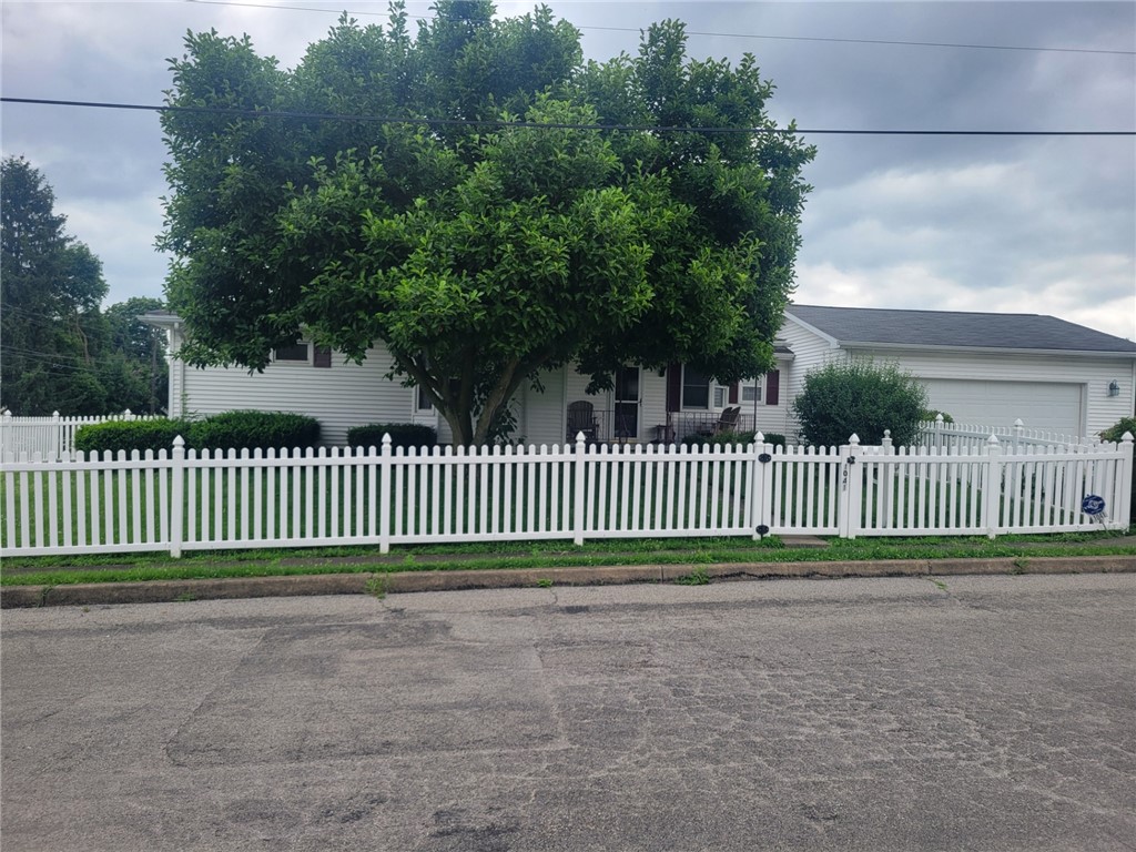 1041 W Main St — photo 1