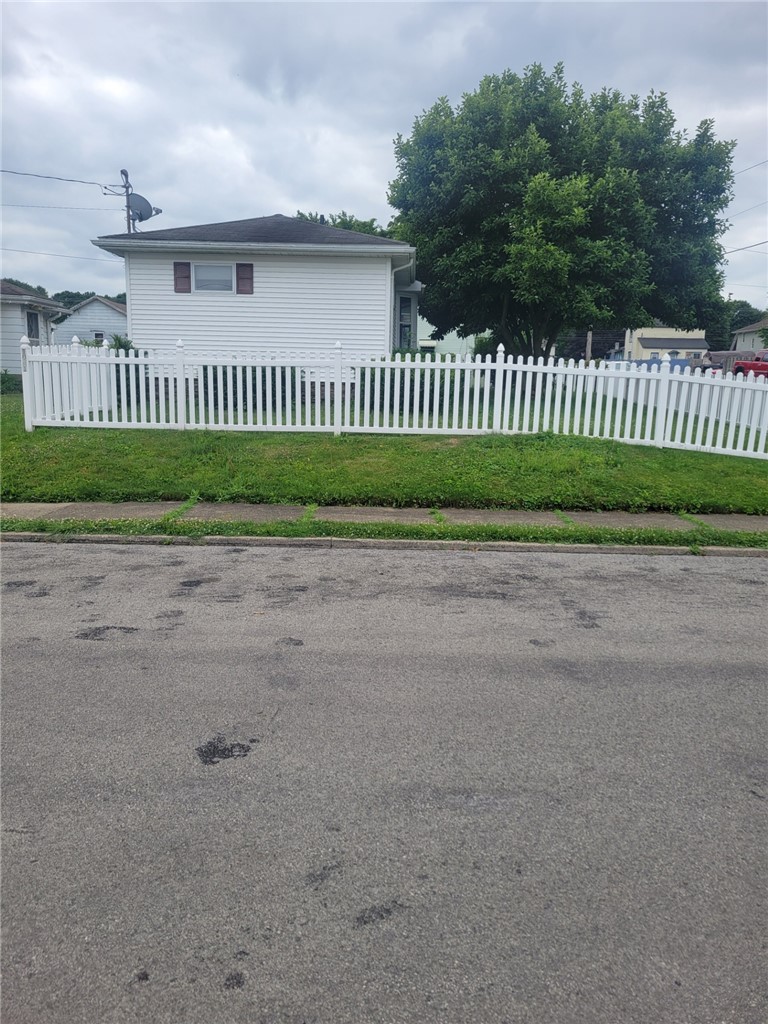 1041 W Main St — photo 3