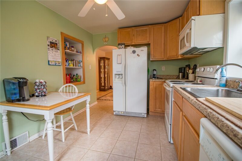 2276 Hill St — photo 8