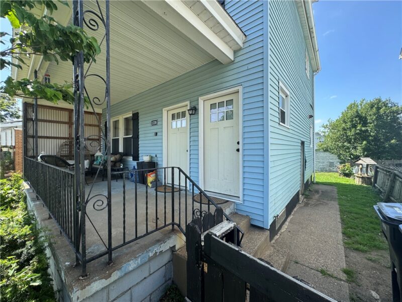 1320 Irwin St — photo 2