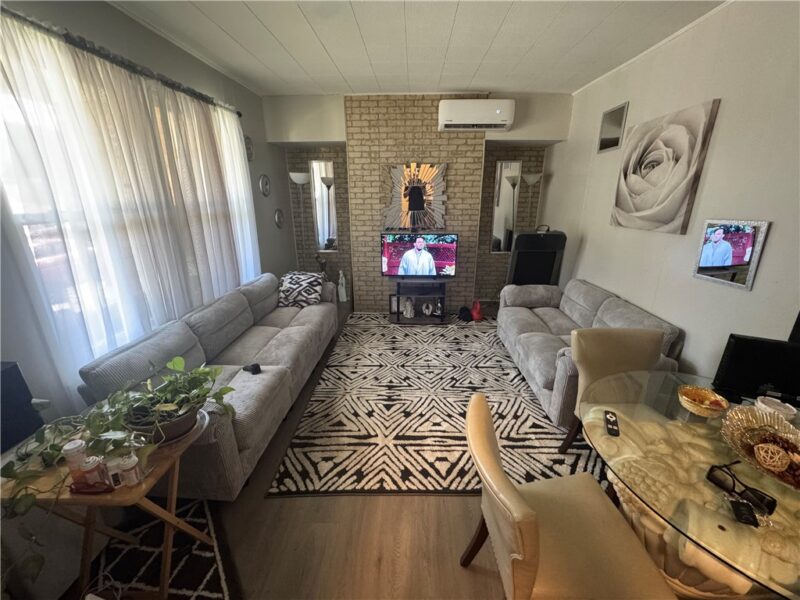1320 Irwin St — photo 3