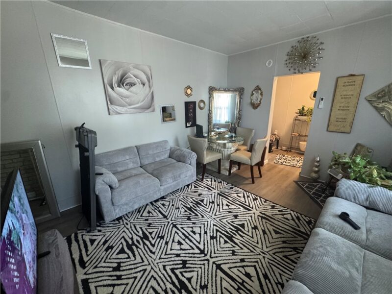 1320 Irwin St — photo 4