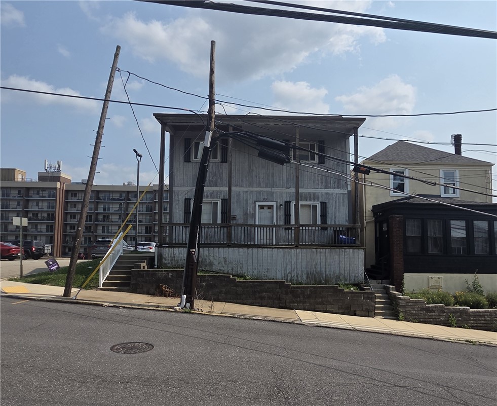 23 W College St — photo 1