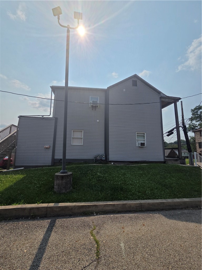 23 W College St — photo 4