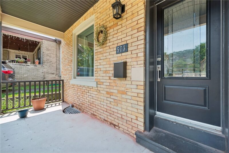 573 Dawson Avenue — photo 2