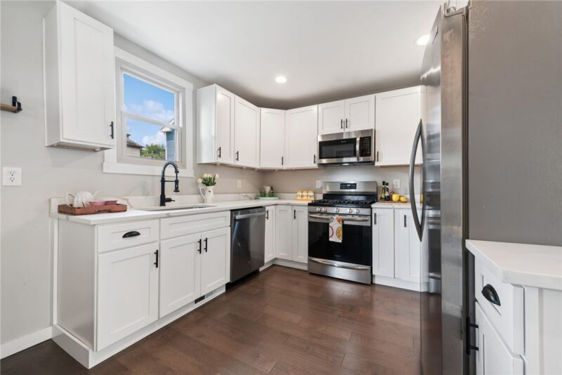 573 Dawson Avenue — photo 4