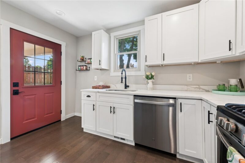 573 Dawson Avenue — photo 6