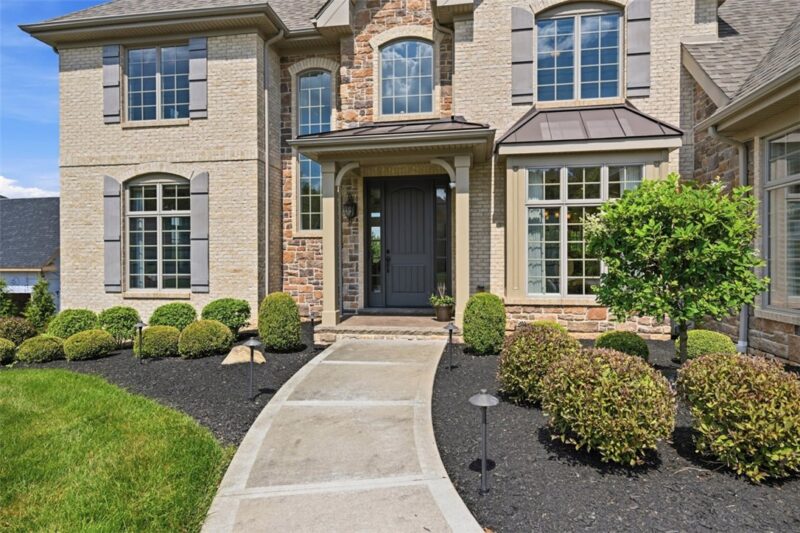 150 Majestic Drive — photo 2