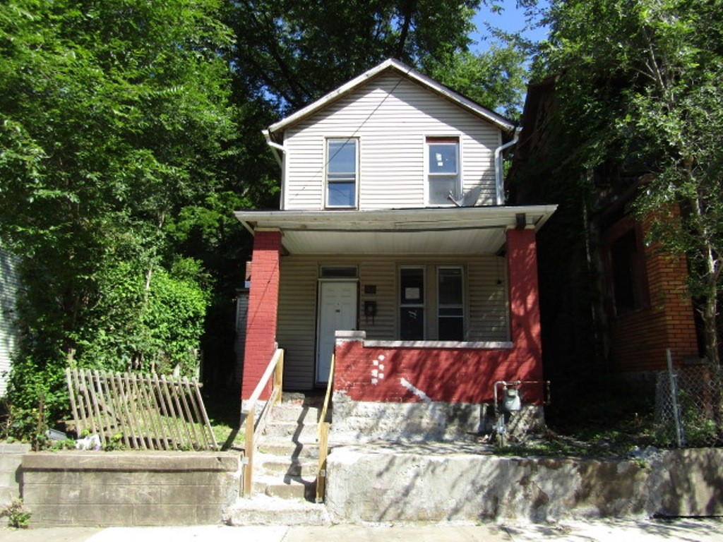 303 Flowers Ave — photo 1