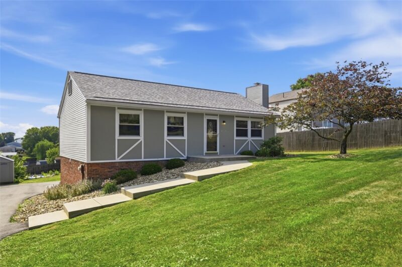 390 Gemini Drive — photo 2