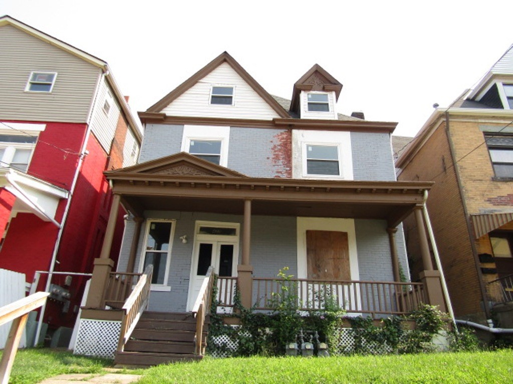 427 Rebecca Ave — photo 1