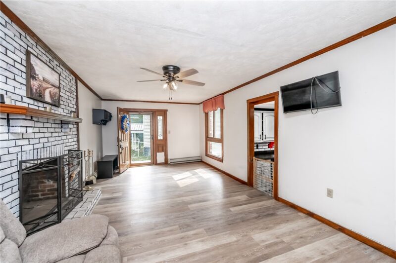 1121 Dixon Rd — photo 3