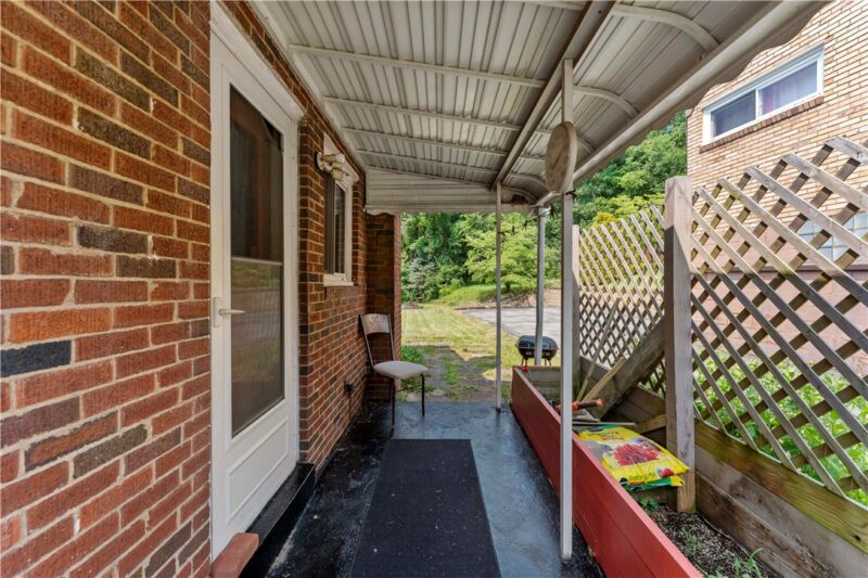 529 Naysmith Rd — photo 4