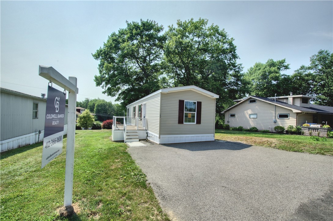 208 Cedar Ln — photo 1