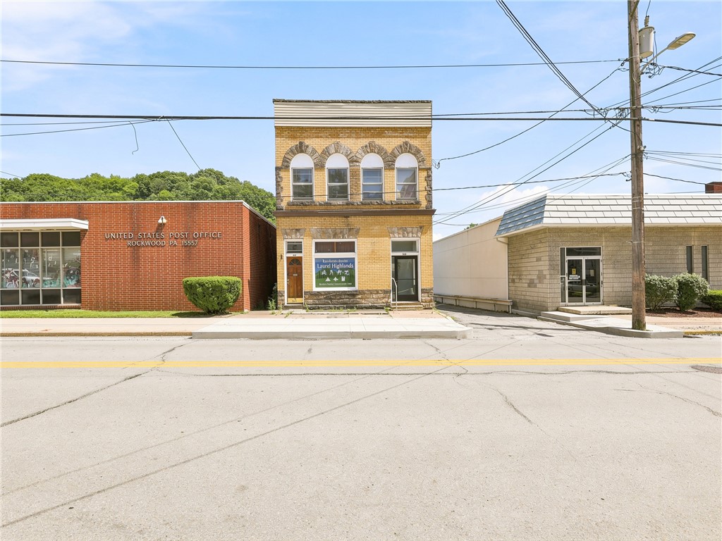 680-682 Main St — photo 1