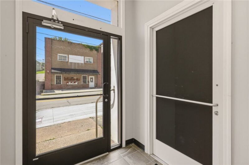 680-682 Main St — photo 2