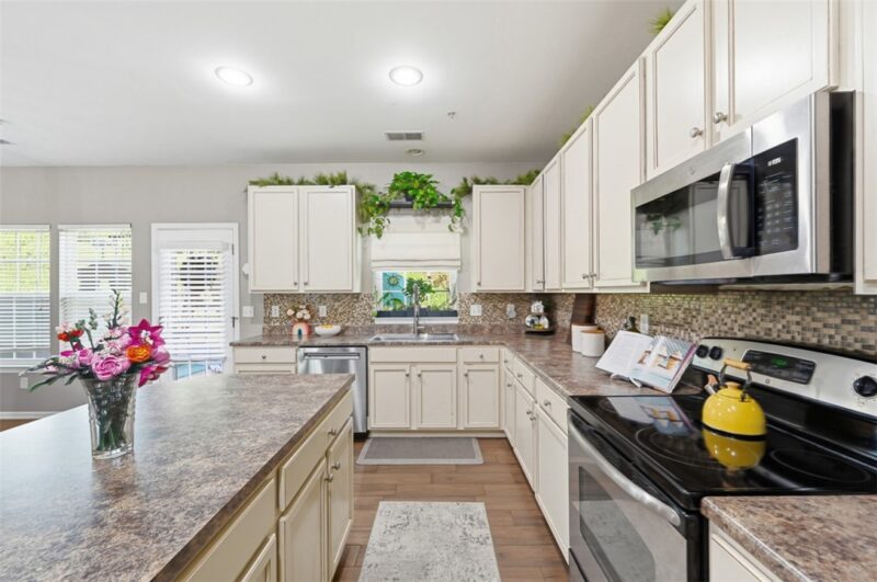 214 Broadstone Drive — photo 8