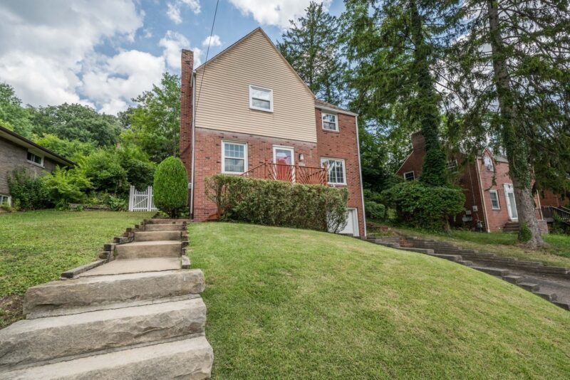 2366 Potomac AVENUE — photo 3