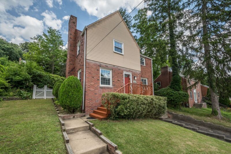 2366 Potomac AVENUE — photo 4