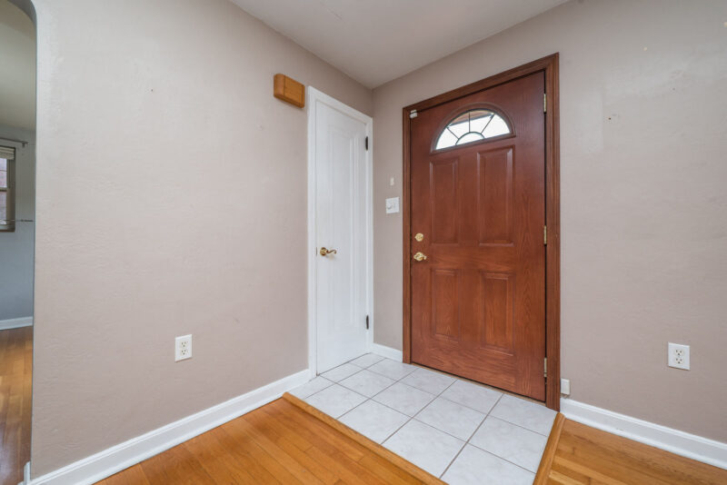 2366 Potomac AVENUE — photo 7