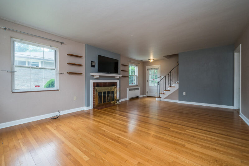 2366 Potomac AVENUE — photo 8