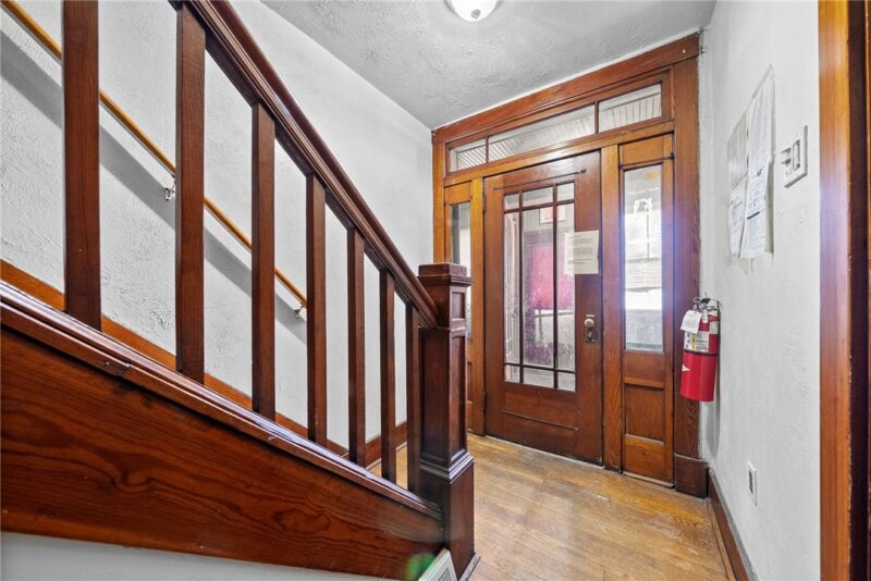 2208 Duss Avenue — photo 2