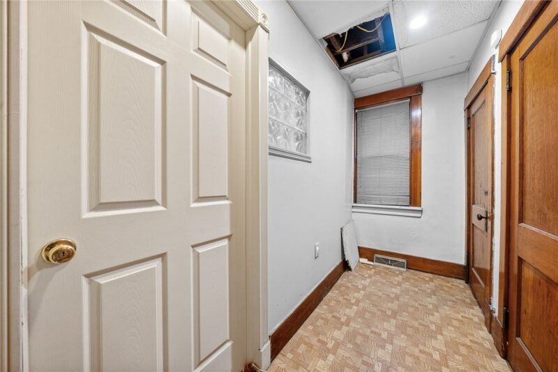 2208 Duss Avenue — photo 3