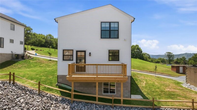 517 Harmony Rd — photo 2