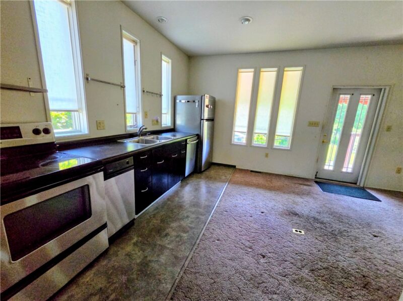 108 S Market St — photo 6