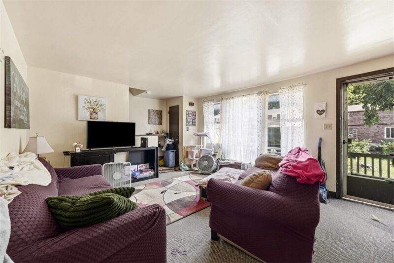 852 Killarney Dr — photo 3