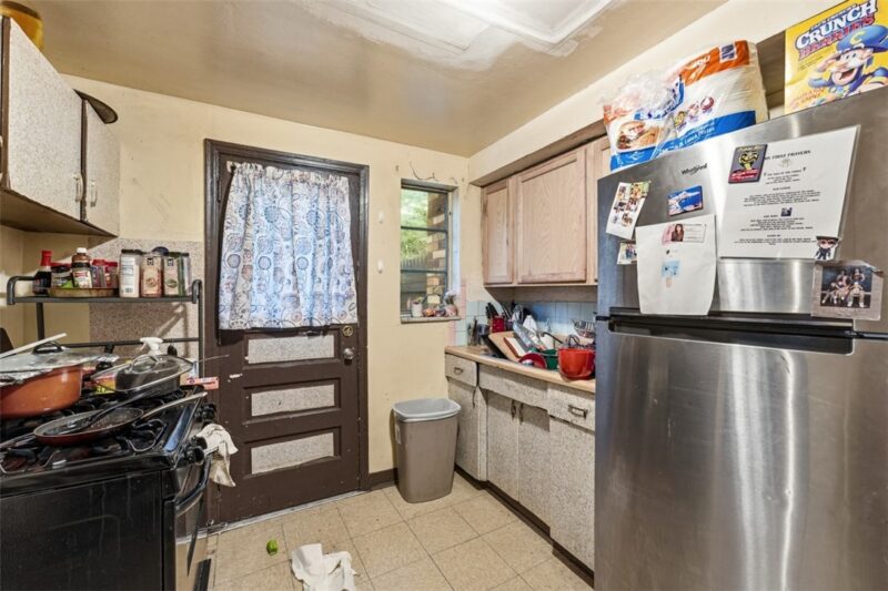 852 Killarney Dr — photo 8