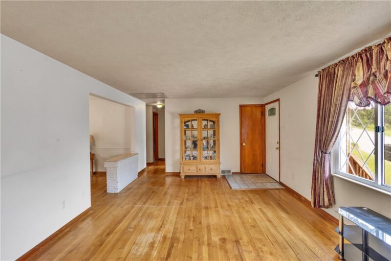 421 Orchard Dr — photo 3