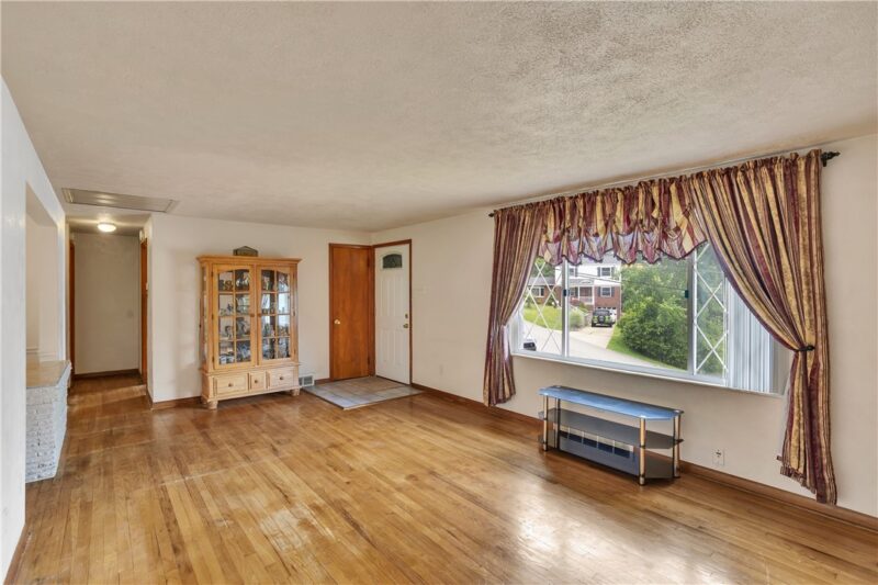 421 Orchard Dr — photo 7