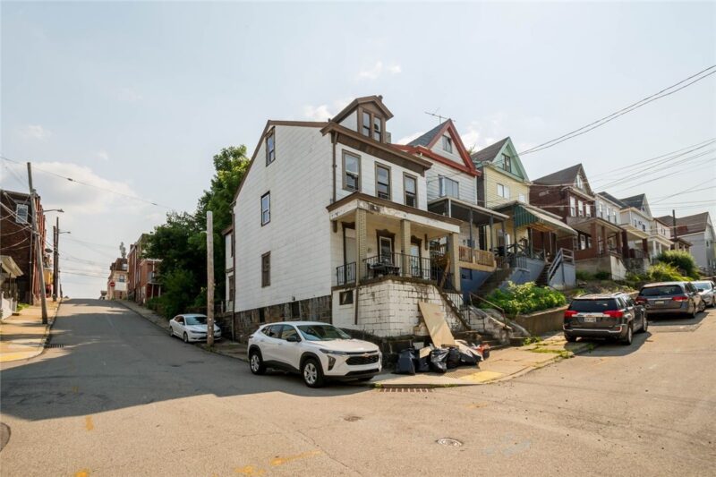 2332 Eccles St — photo 2