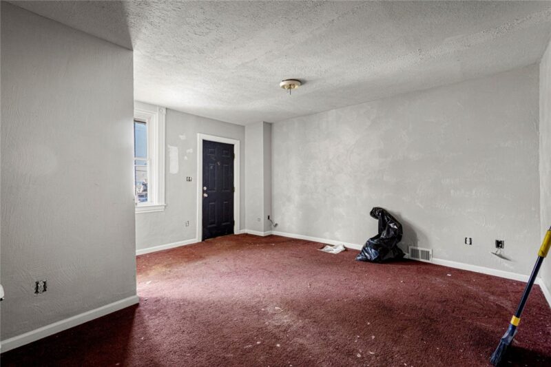 2332 Eccles St — photo 4