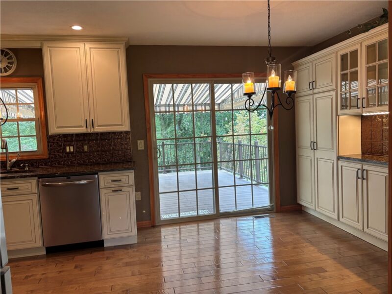 638 Knoll LANE — photo 8