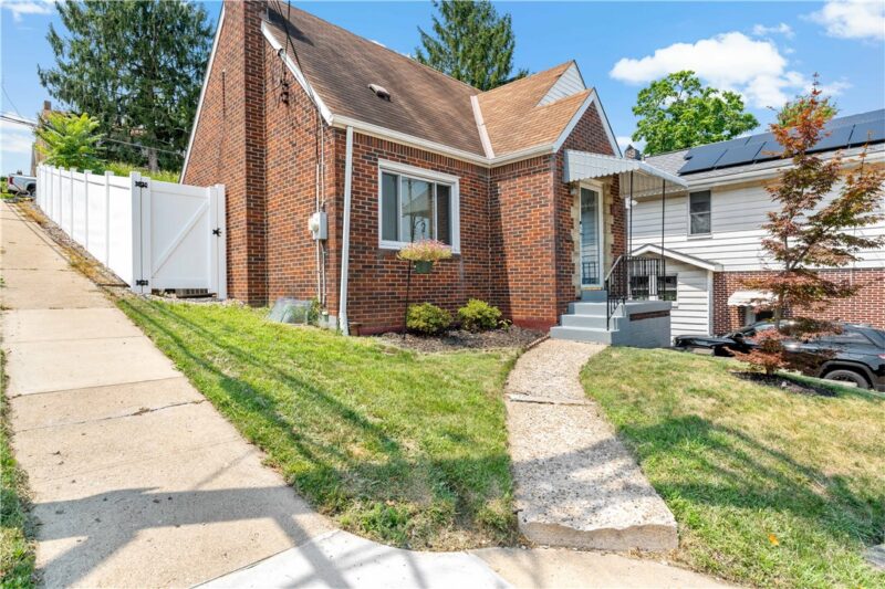 1137 Merrick Ave — photo 2