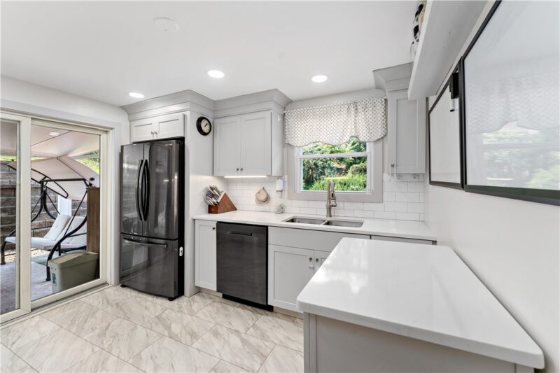 1137 Merrick Ave — photo 3