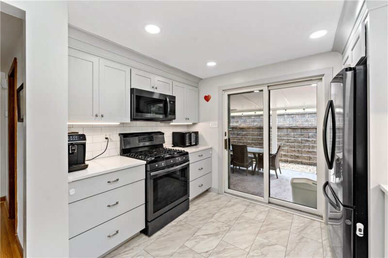 1137 Merrick Ave — photo 4