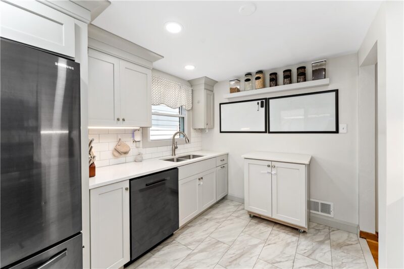 1137 Merrick Ave — photo 5