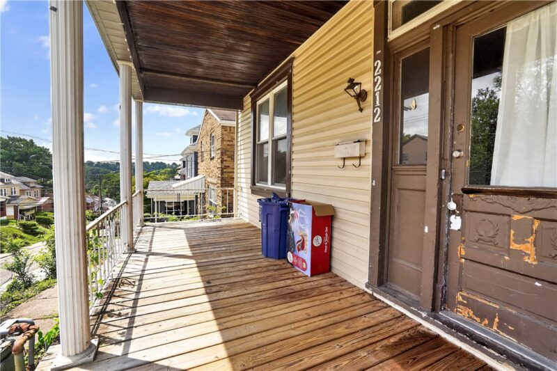2212 Saranac Ave — photo 4