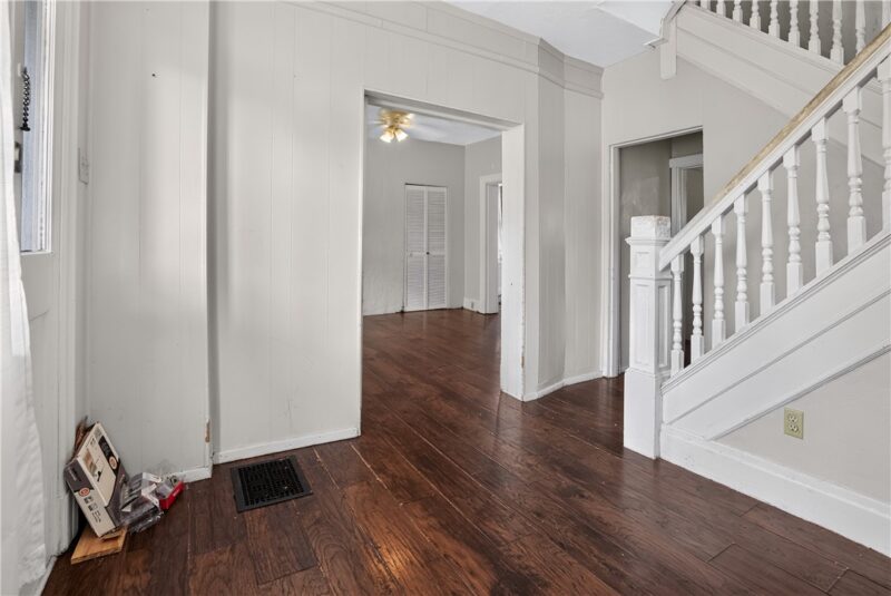 2212 Saranac Ave — photo 5